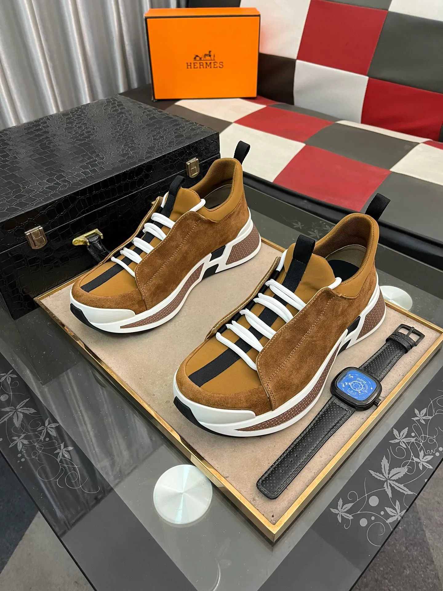 Men's shoes 💰: 560⌚️⌚️[Hermes] New sports shoes Hermès are the most comfortable shoes, no one else⃣️, they are very light on the feet and very good-looking, you will not feel tired when you go shopping and running around 👍 Very light and comfortable, extremely light, perfect for both sports and leisure! It’s up to you to choose, there’s always what you want~ Comes with a full set of packaging gift bags and invoices ✔️Fabric: imported first-layer cowhide ✔️Inner lining: breathable mesh ✔️Outsole: genuine leather bottom ✔️Size: Men 38-44 (45 custom-made) 5️⃣colors available